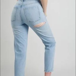 NW- Ripped butt mom jeans